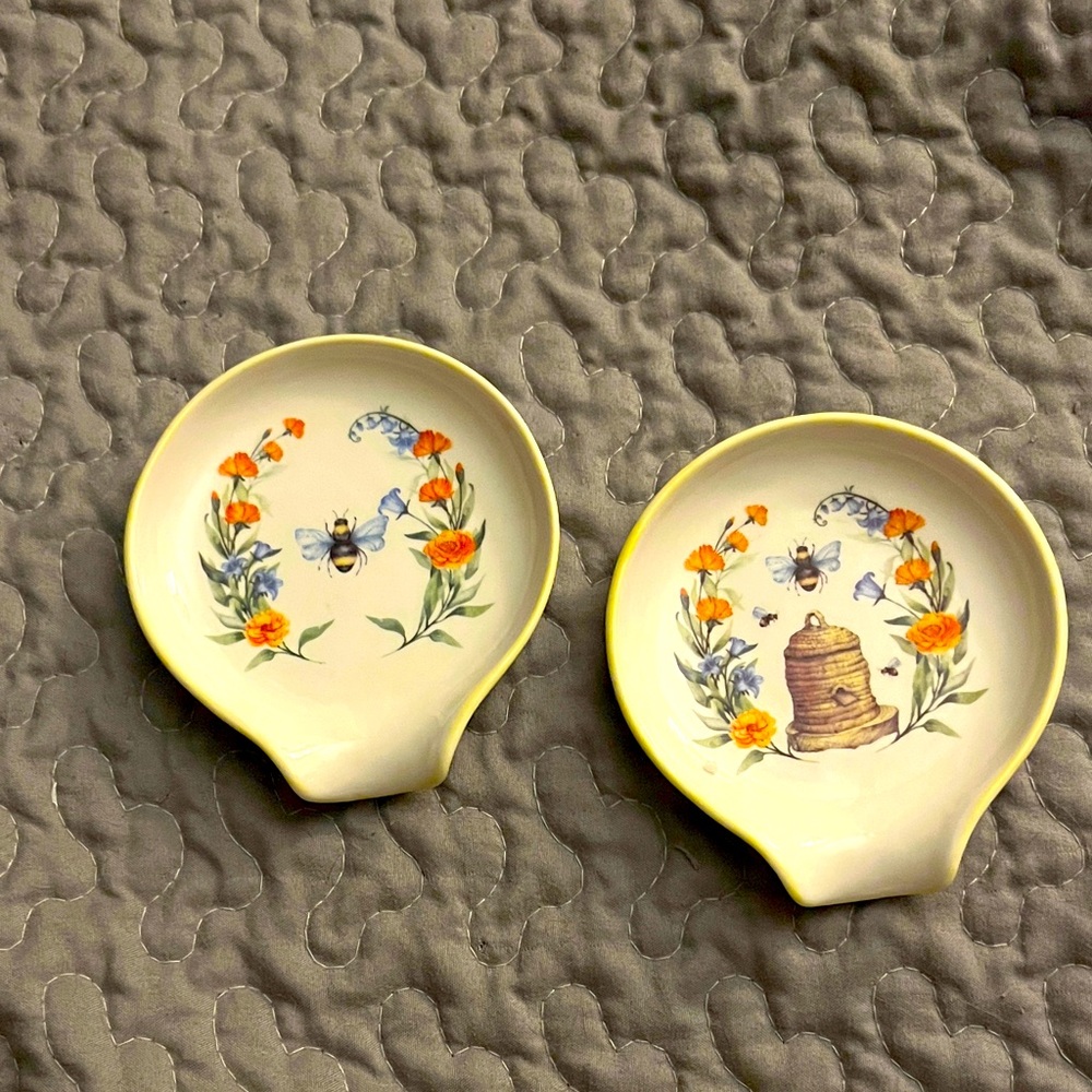 Bee & Wildflower Ceramic Spoon Rest Set – Cottagecore Farmhouse Kitchen Decor